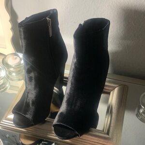 Express Elegant Black Velvet Heeled Boots